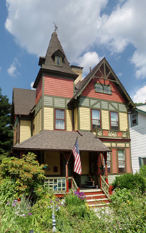 210x334xhouse.jpg.pagespeed.ic.1-Z8tdwsaz